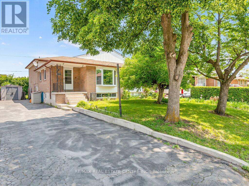 1292 NAPIER CRESCENT Property Photo 1