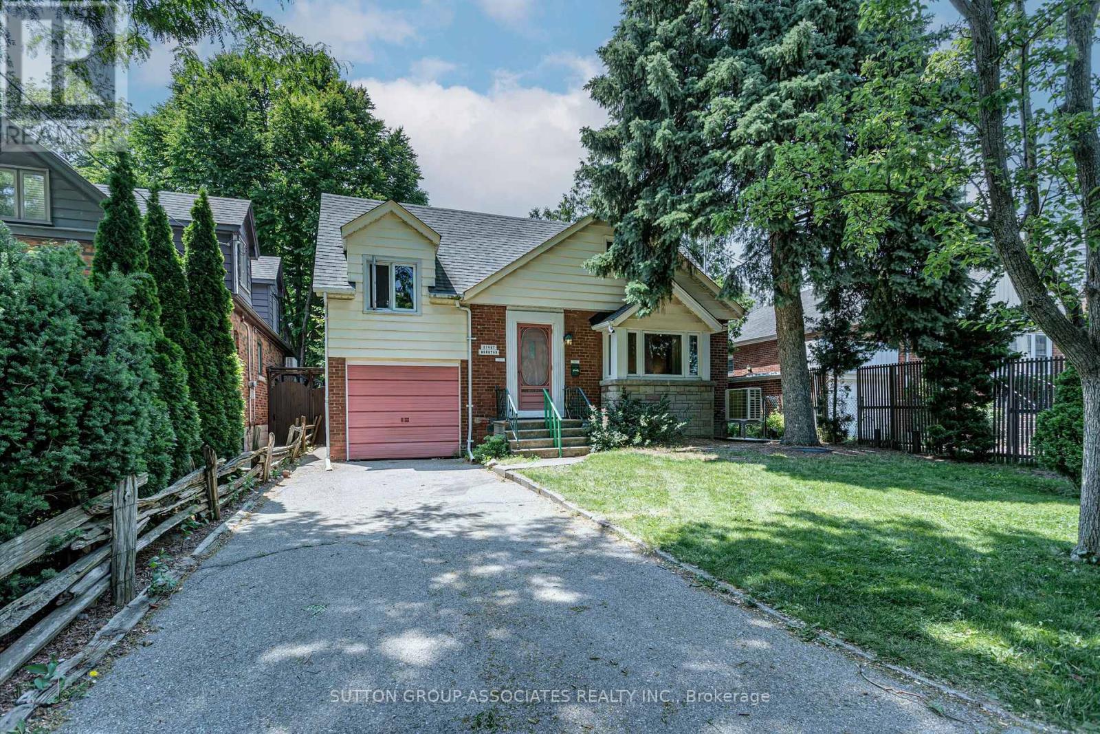 8 Monkton Avenue Property Photo 1