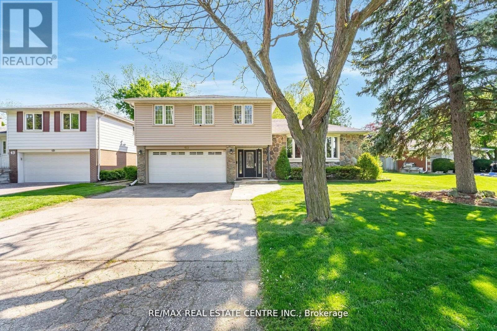 45 Core Crescent Property Photo 1