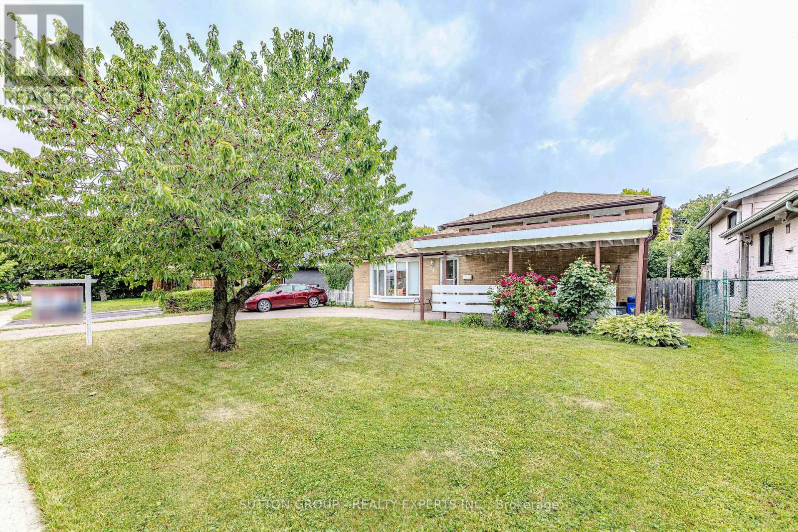 24 VANDERBRENT CRESCENT Property Photo 1