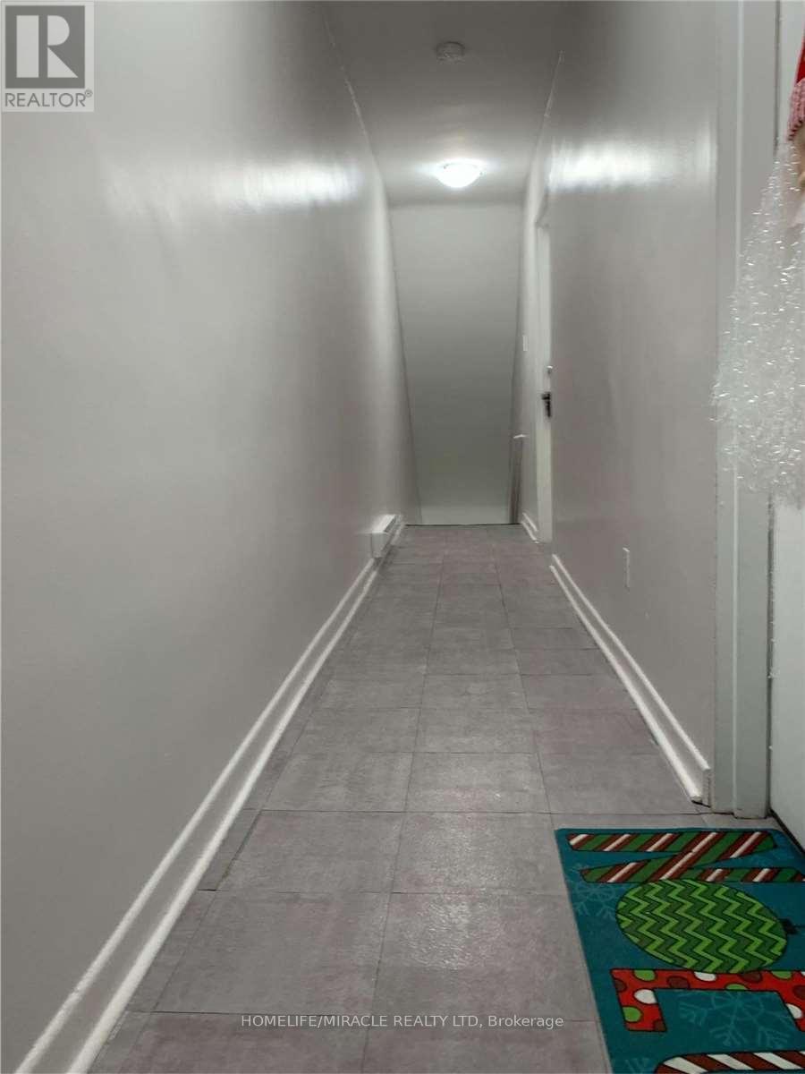 2 - 1848 Lakeshore Road W Property Photo 3