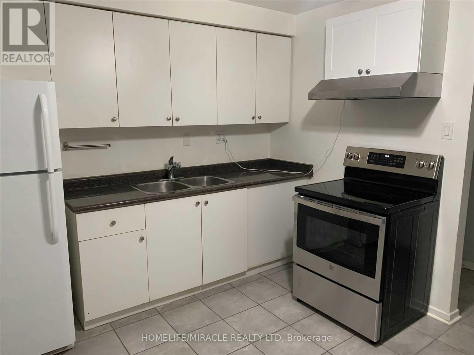 2 - 1848 Lakeshore Road W Property Photo 6