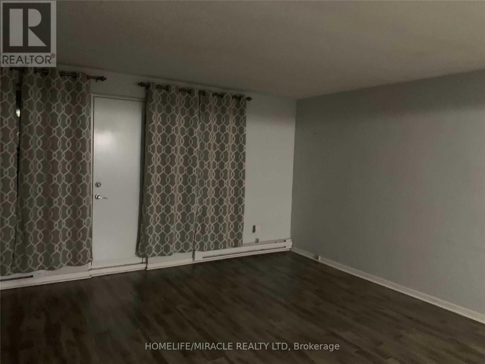 2 - 1848 Lakeshore Road W Property Photo 8