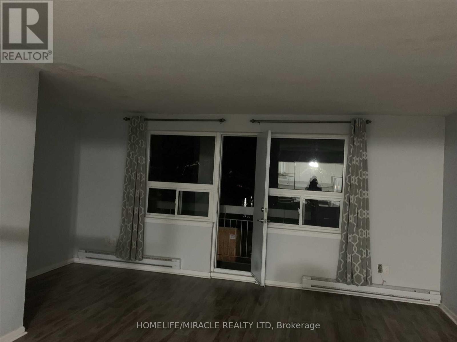2 - 1848 Lakeshore Road W Property Photo 9