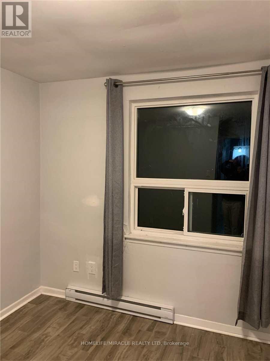 2 - 1848 Lakeshore Road W Property Photo 12