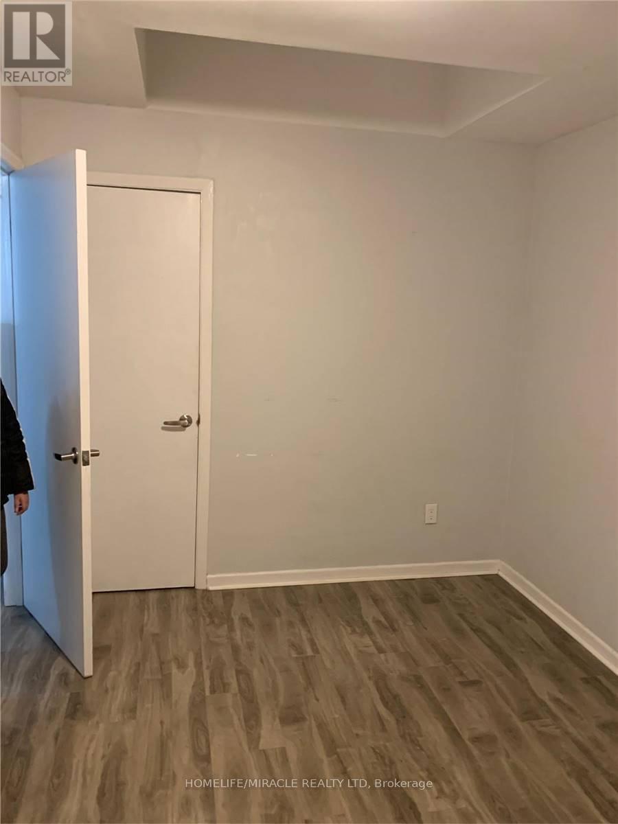 2 - 1848 Lakeshore Road W Property Photo 14