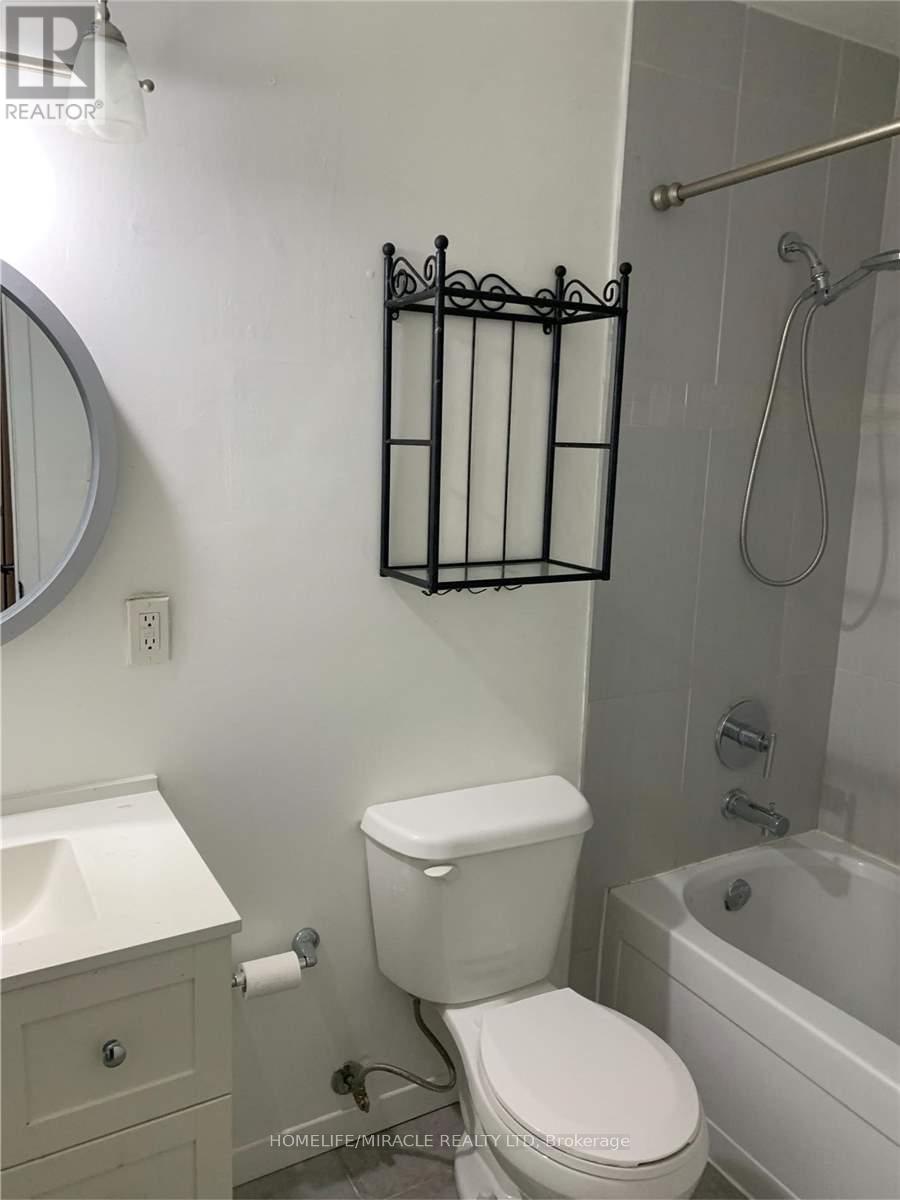 2 - 1848 Lakeshore Road W Property Photo 15