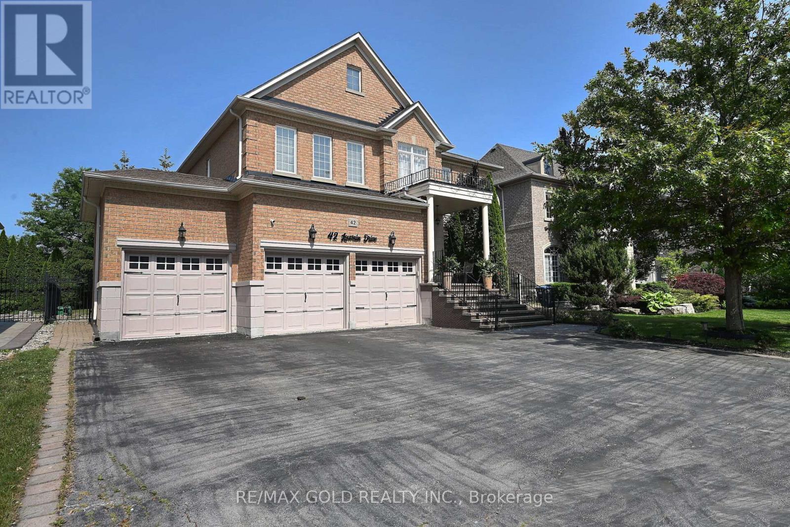 42 Louvain Drive Property Photo 1