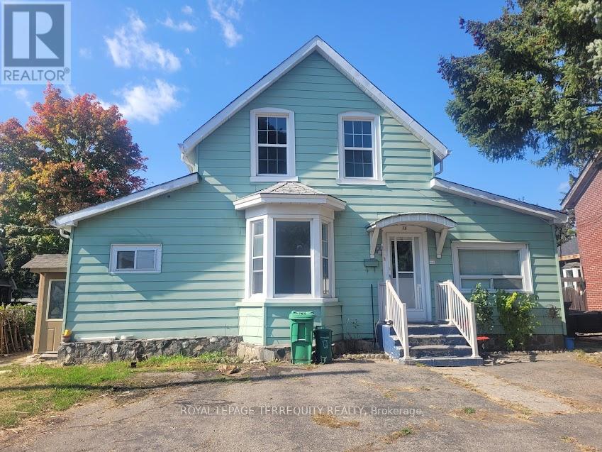 2 - 76 NELSON STREET W Property Photo 1