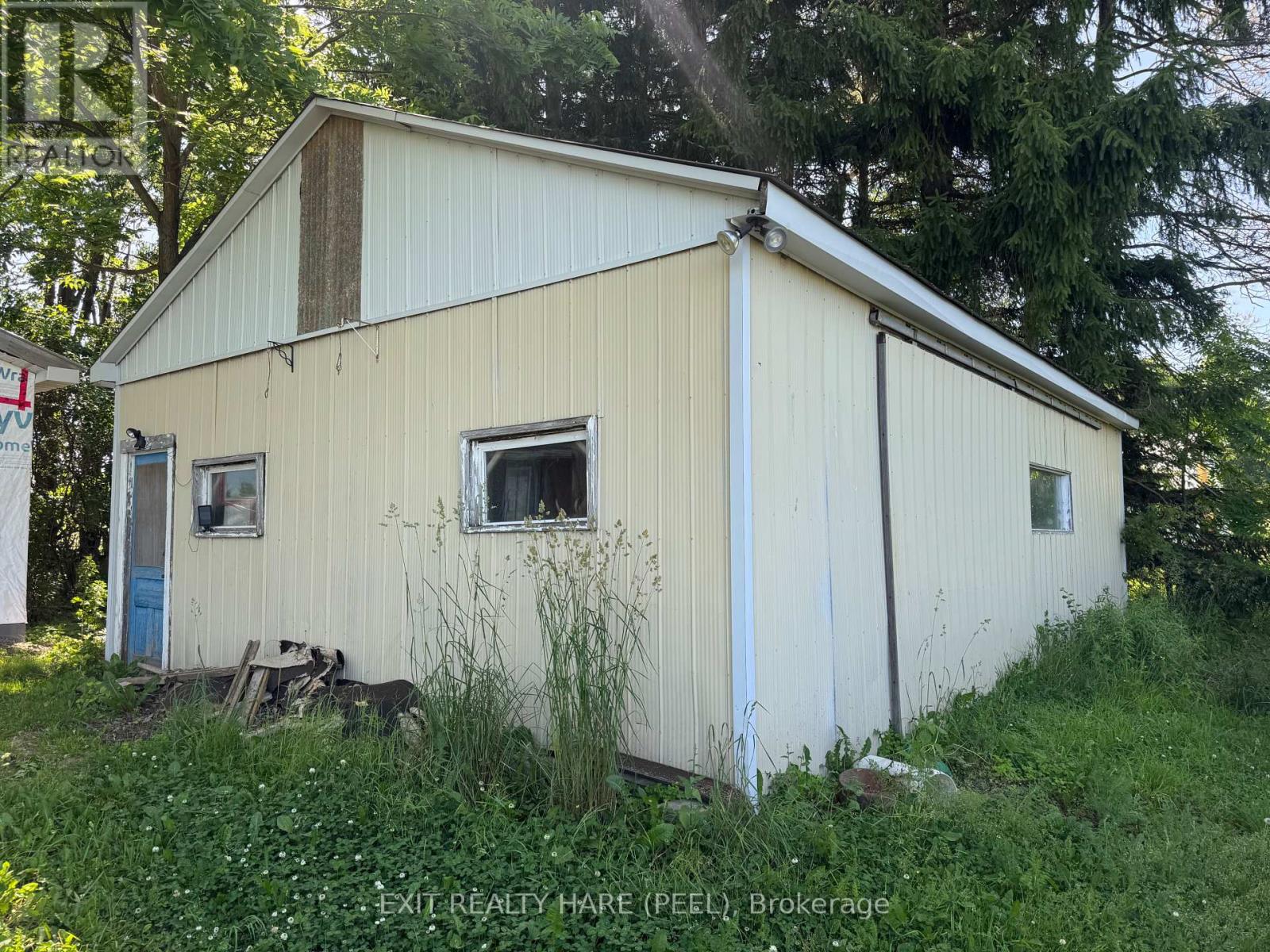 On - 14165 Trafalgar Rd Road Property Photo 10