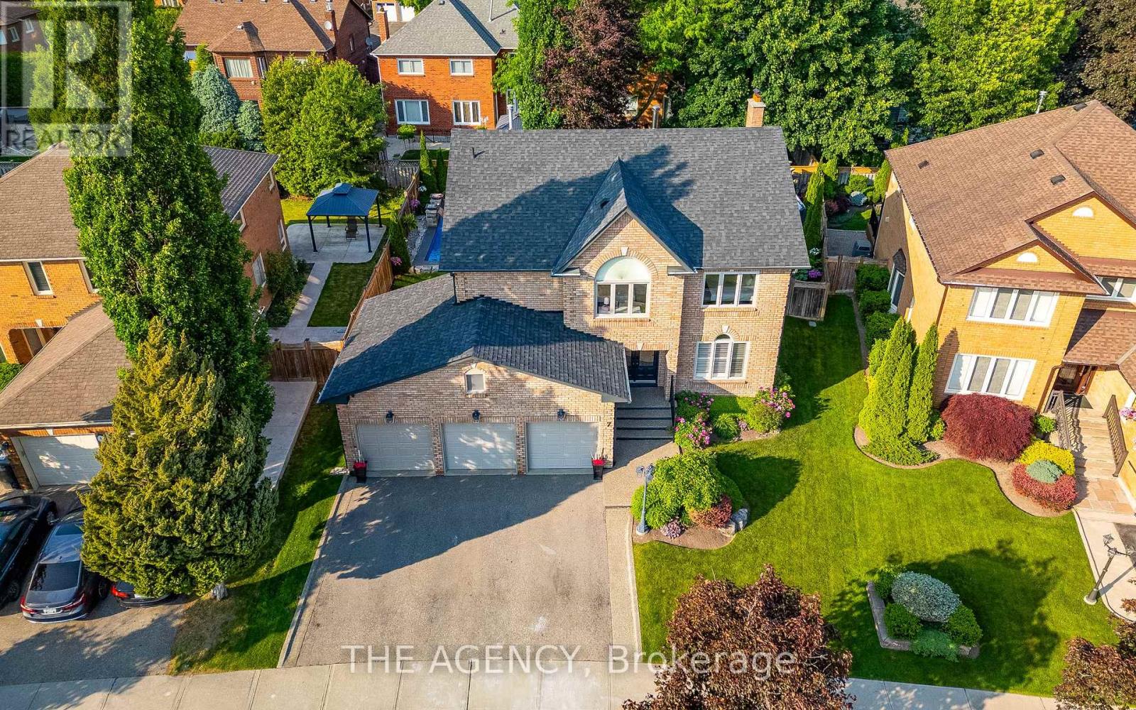 7 Stonegate Drive Property Photo 1