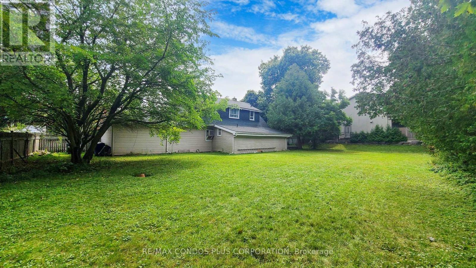 509 Lakeshore Road W Property Photo 6