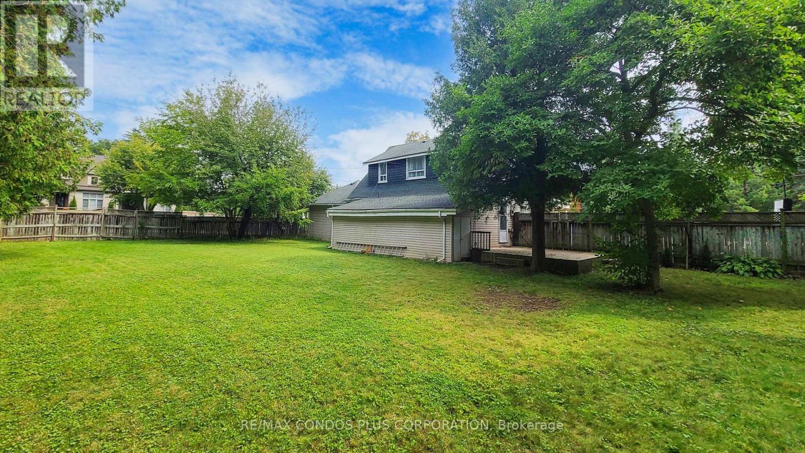 509 Lakeshore Road W Property Photo 7