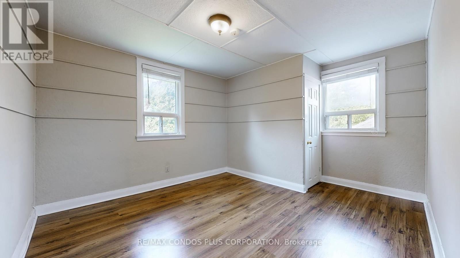 509 Lakeshore Road W Property Photo 22