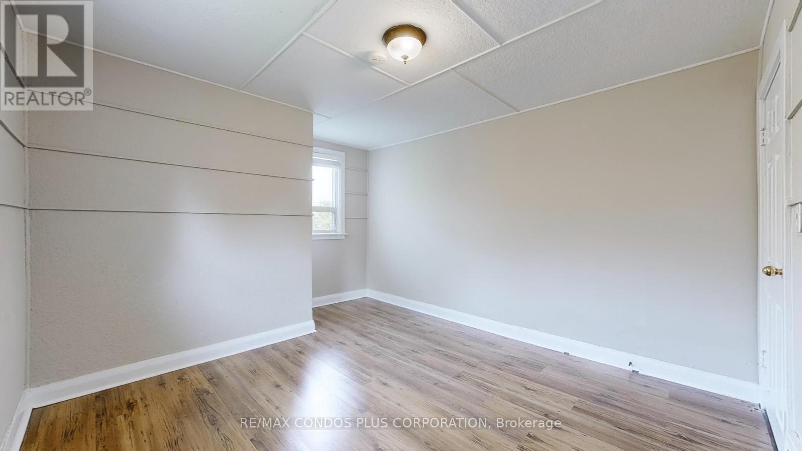 509 Lakeshore Road W Property Photo 23