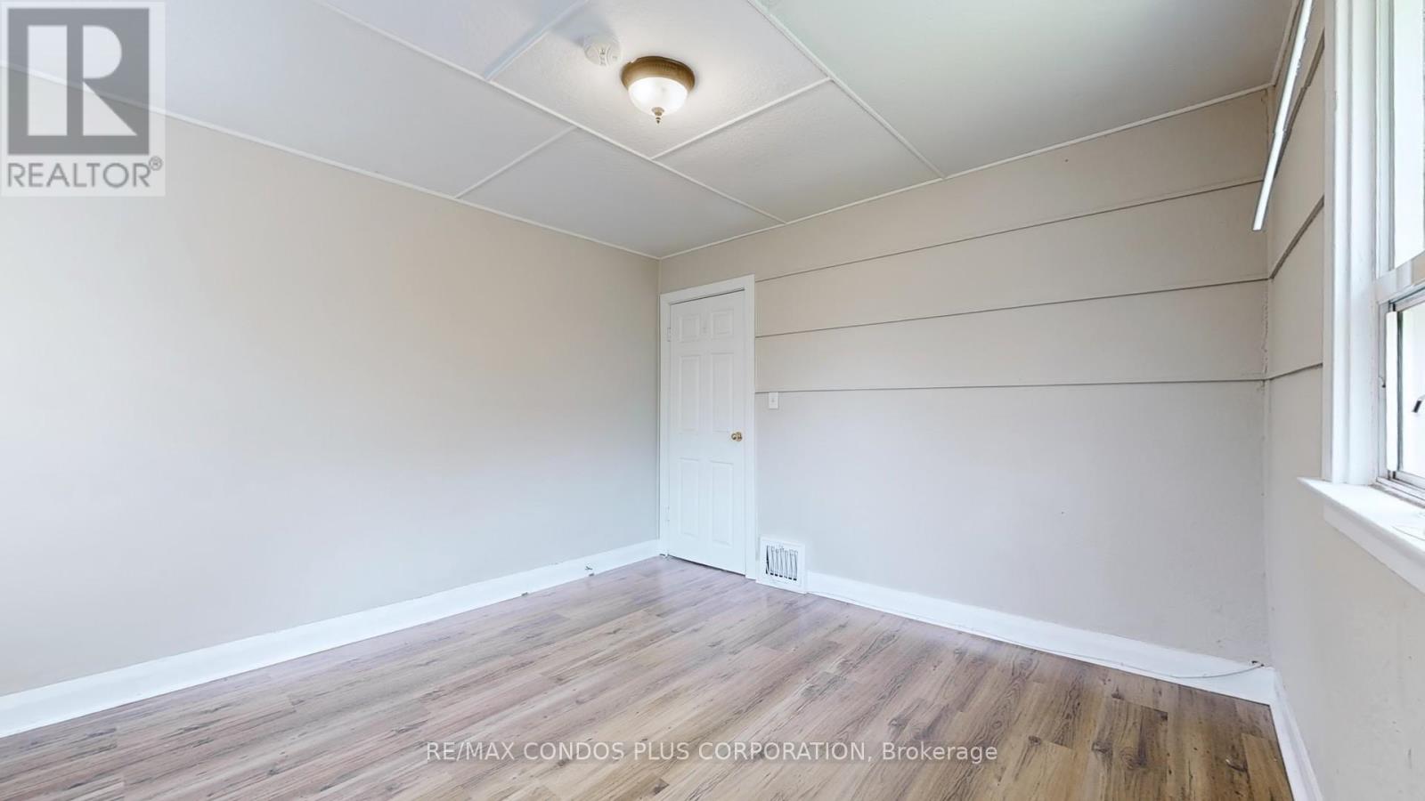 509 Lakeshore Road W Property Photo 24