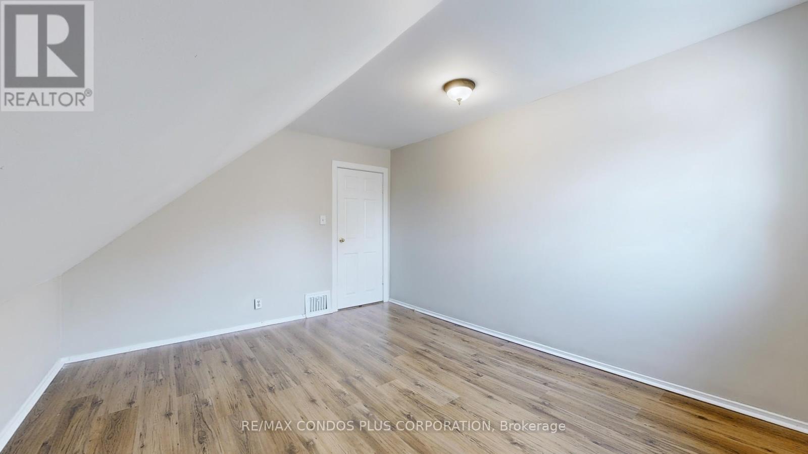 509 Lakeshore Road W Property Photo 26