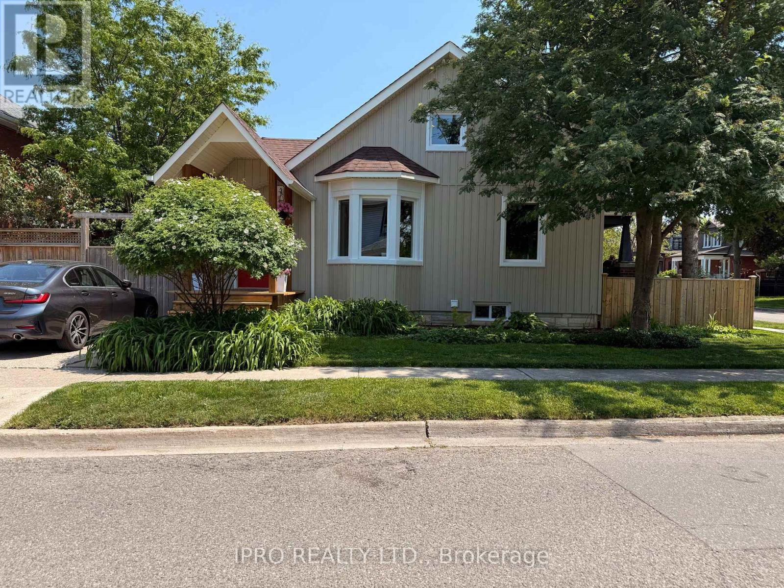 70 WEST STREET W Property Photo 1