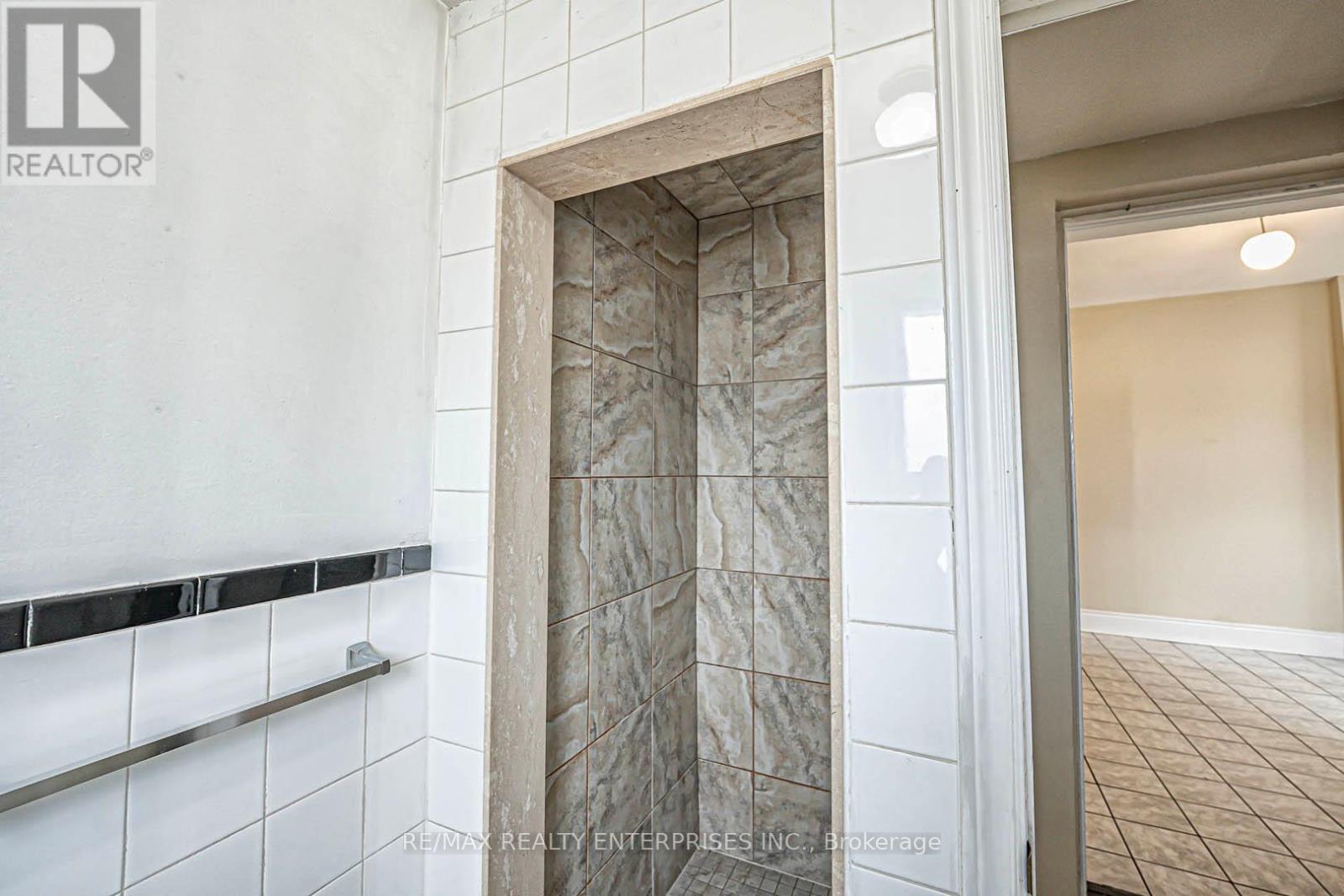 914 Dovercourt Road Property Photo 12