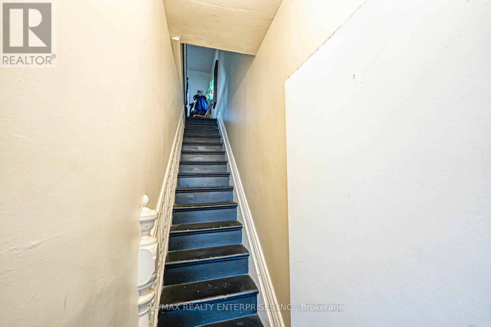 914 Dovercourt Road Property Photo 13