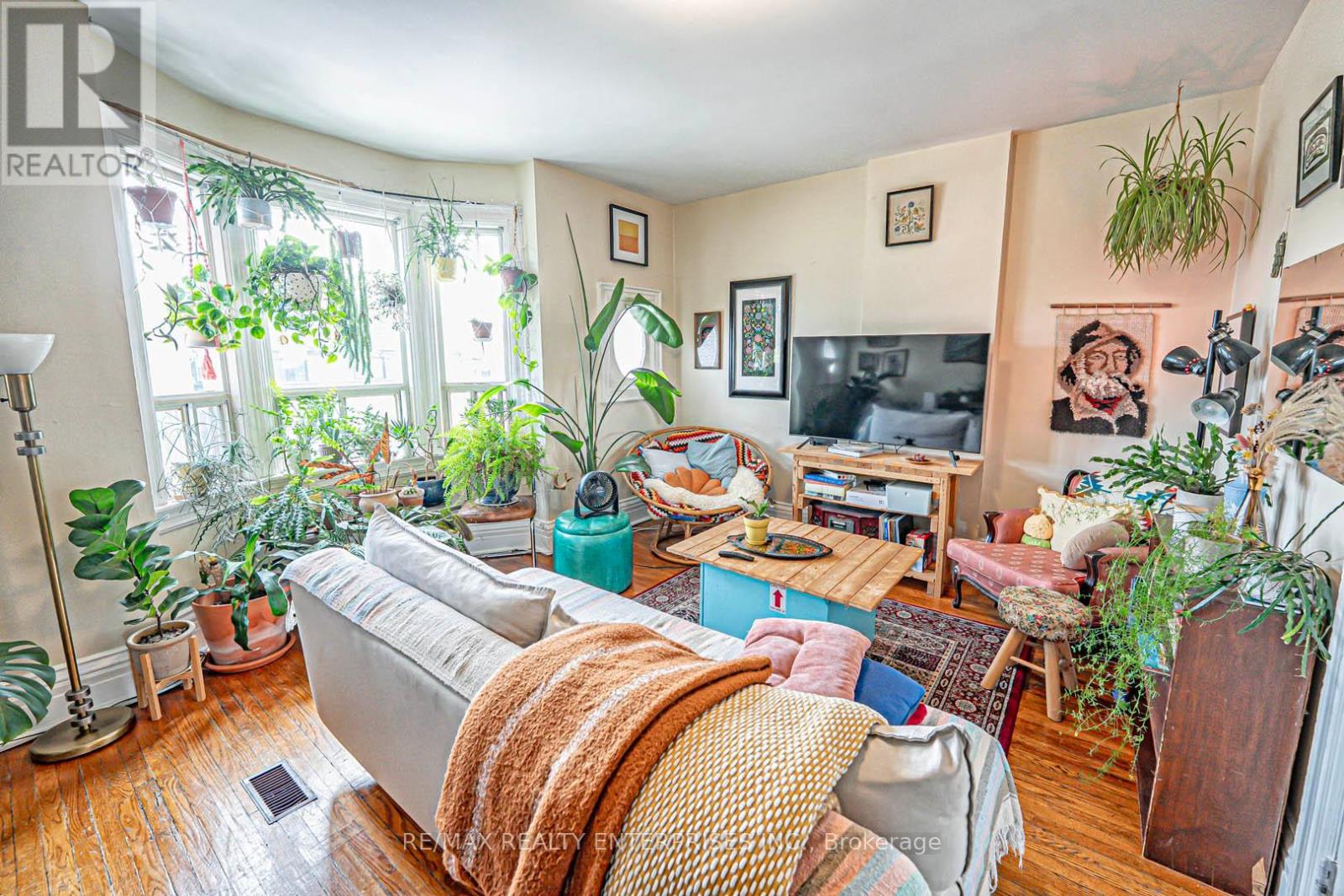 914 Dovercourt Road Property Photo 14