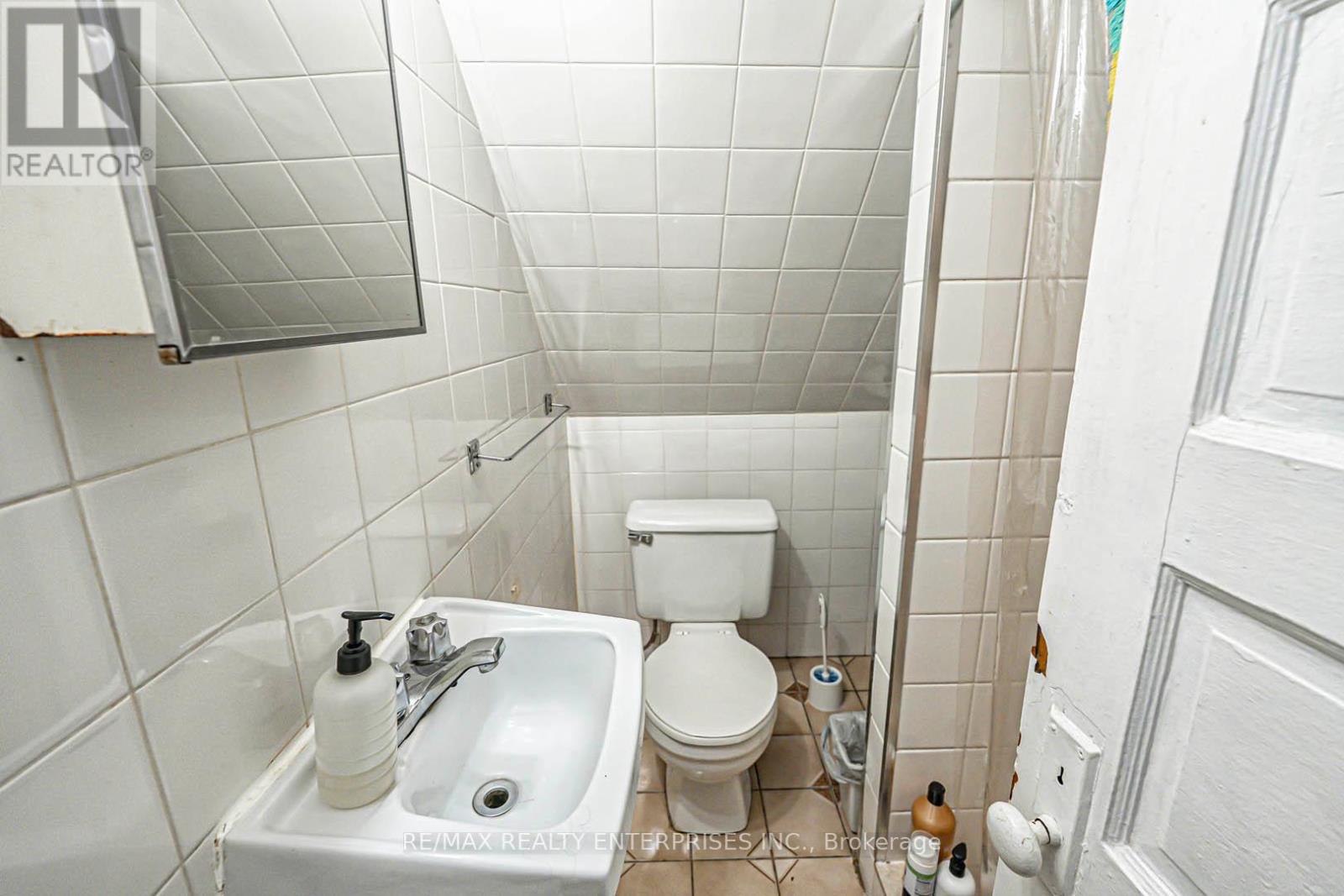 914 Dovercourt Road Property Photo 23