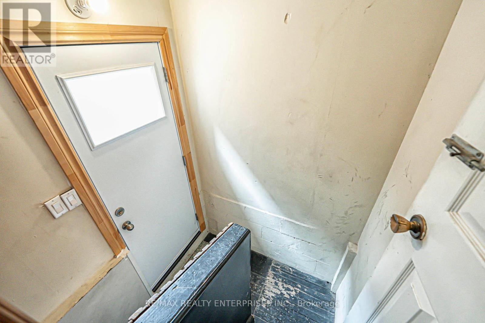 914 Dovercourt Road Property Photo 28