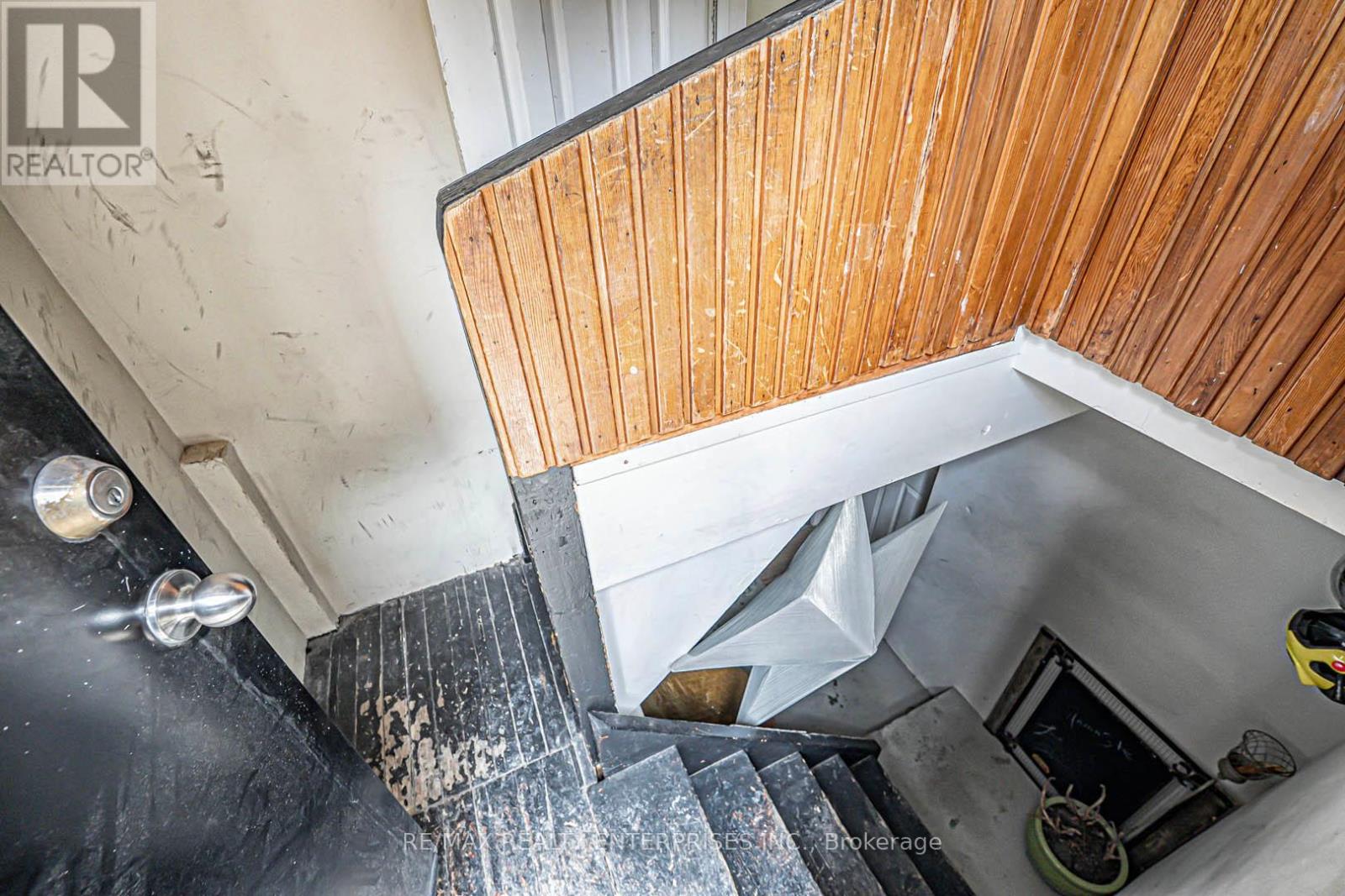 914 Dovercourt Road Property Photo 29