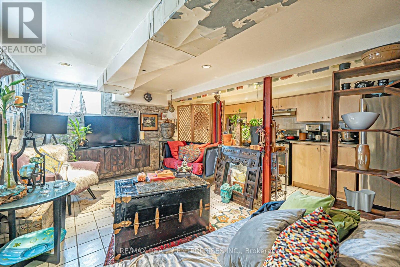 914 Dovercourt Road Property Photo 32