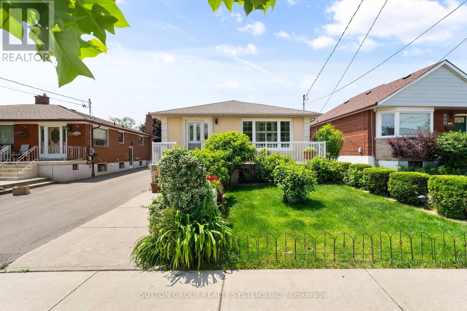 1274 ALEXANDRA AVENUE Property Photo 1