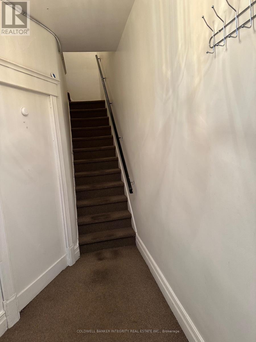 2 Main St S Property Photo 1