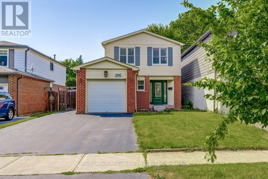 1225 Consort Crescent Property Photo 1