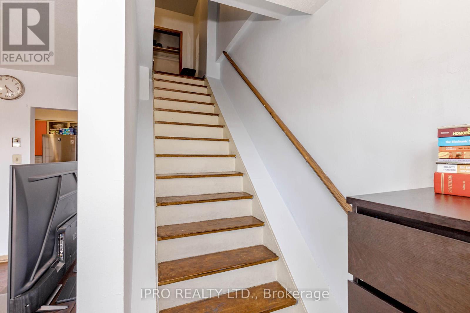 846 Wilson Avenue Property Photo 18