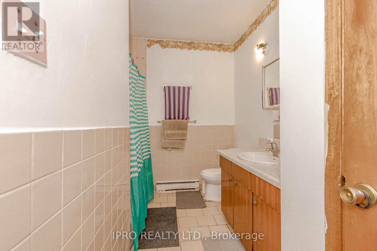 846 Wilson Avenue Property Photo 24