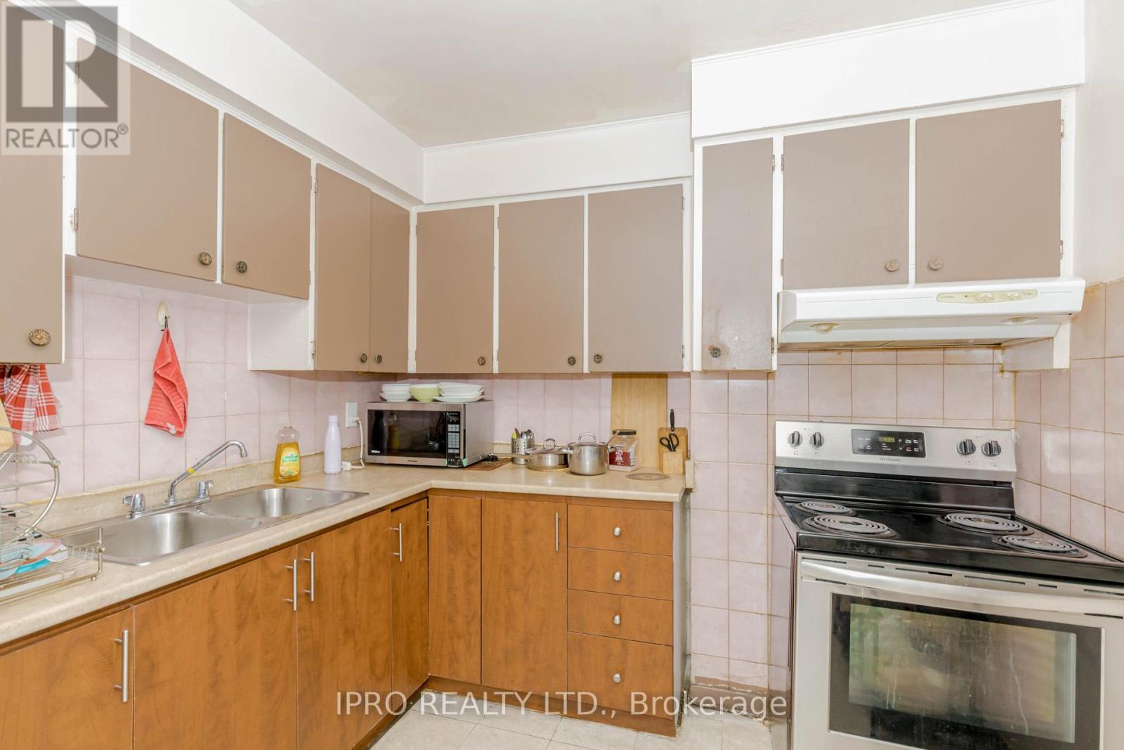 846 Wilson Avenue Property Photo 26