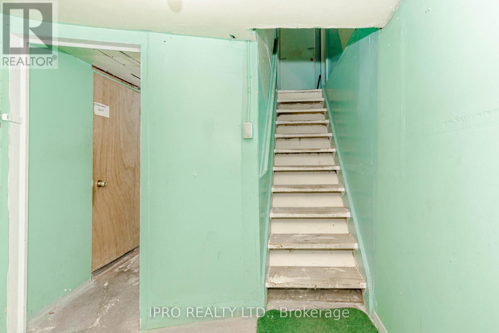 846 Wilson Avenue Property Photo 37