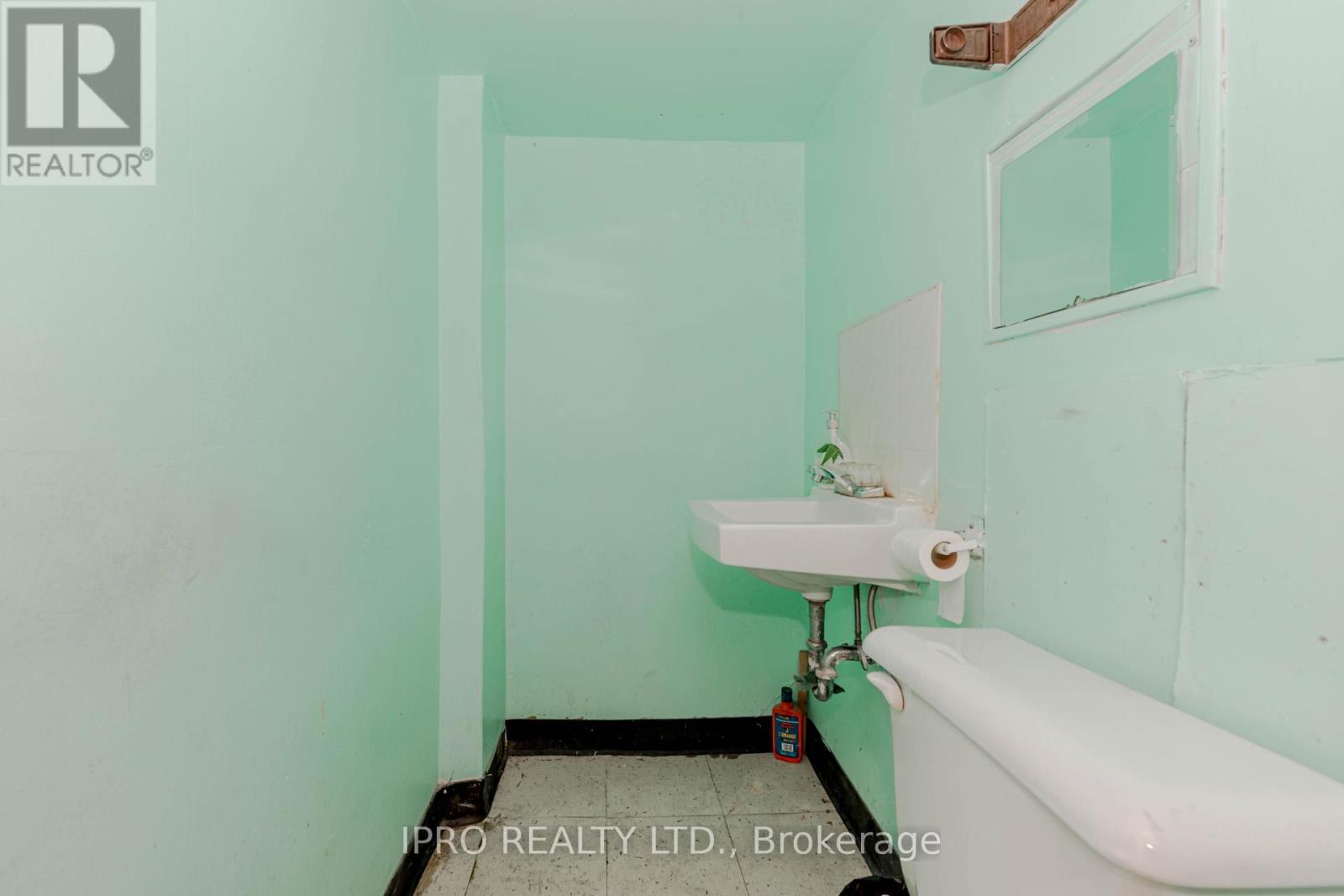 846 Wilson Avenue Property Photo 39