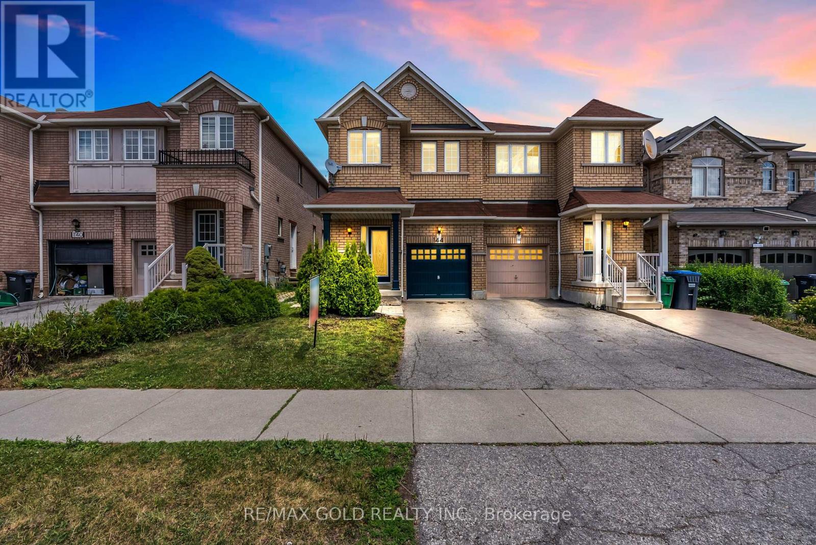144 Crystalview Crescent Property Photo 1