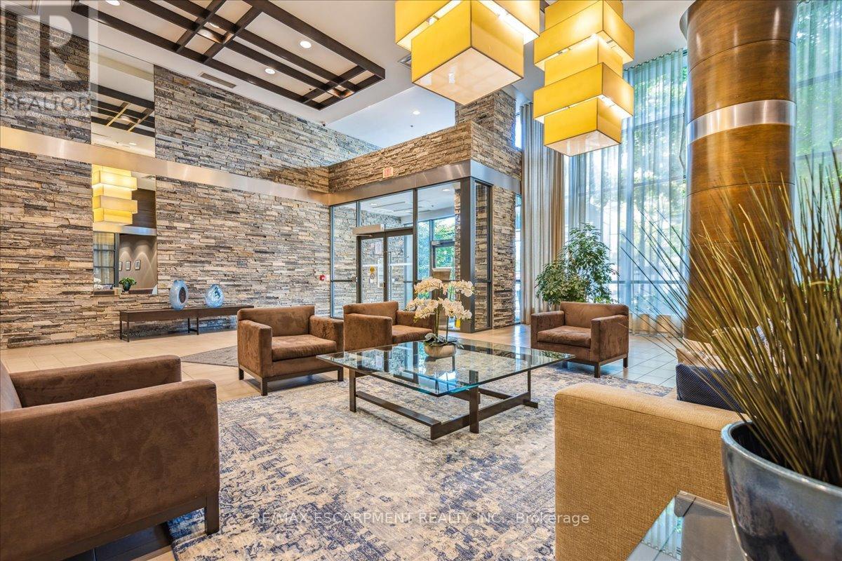 1 Hurontario Street #316 Property Photo 3