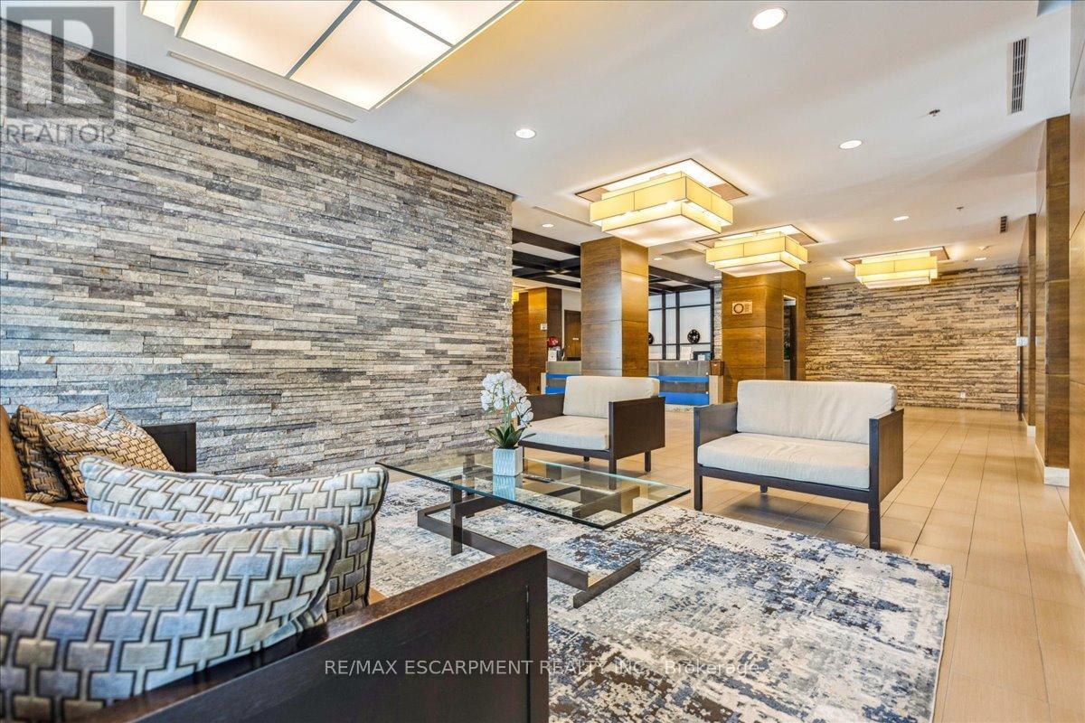 1 Hurontario Street #316 Property Photo 4