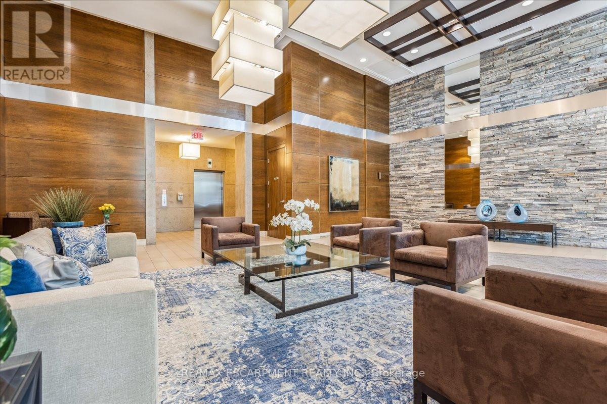 1 Hurontario Street #316 Property Photo 5