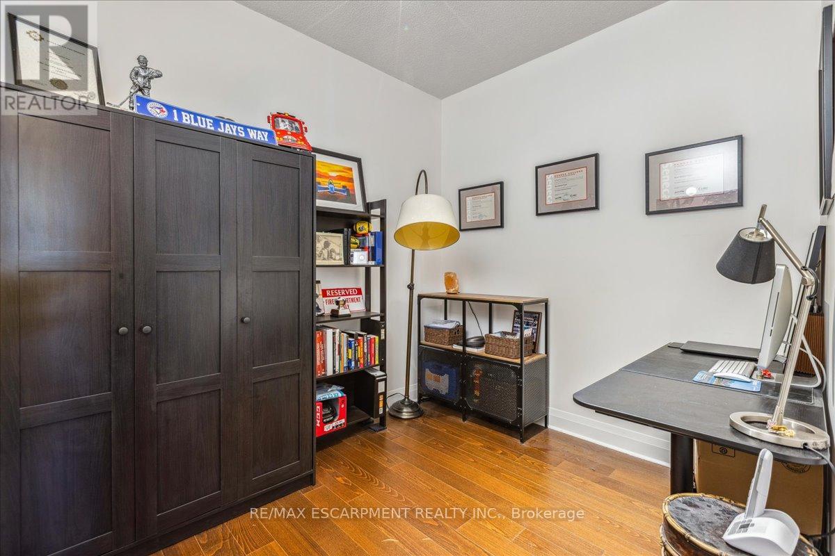 1 Hurontario Street #316 Property Photo 17