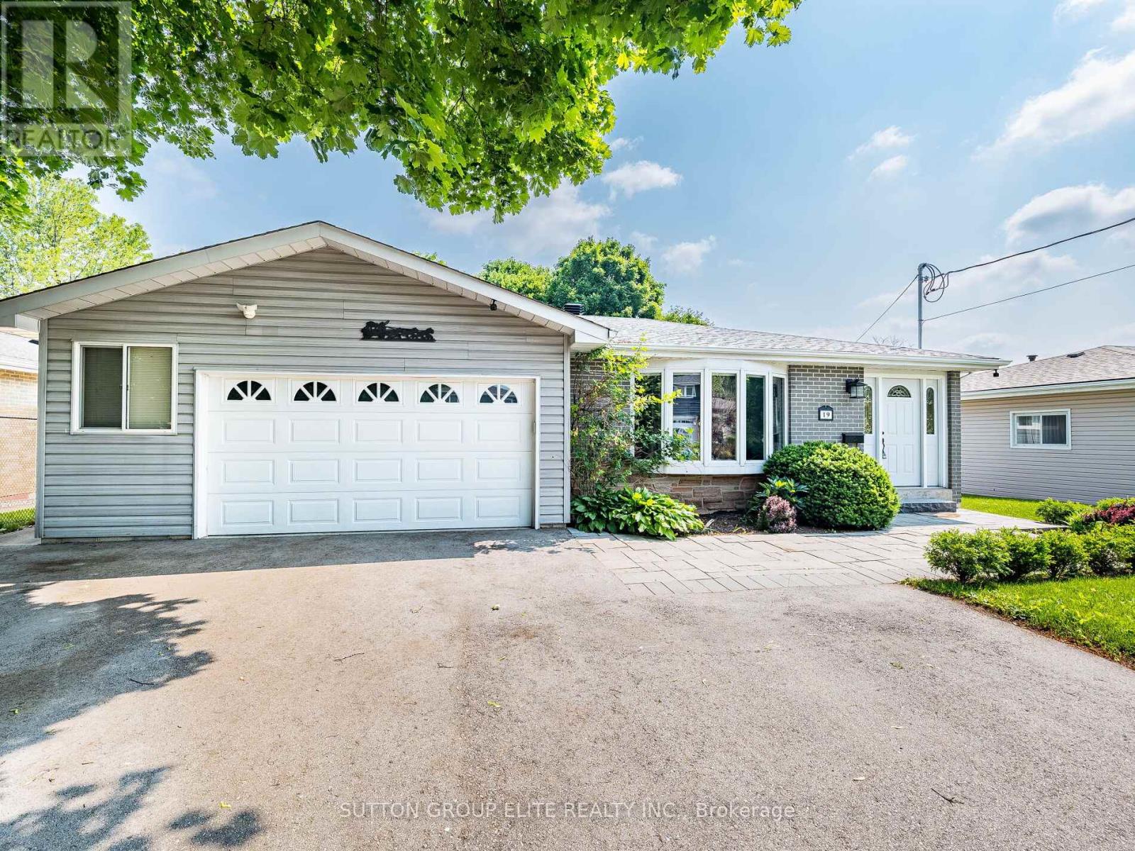 19 JOYCELYN CRESCENT Property Photo 1