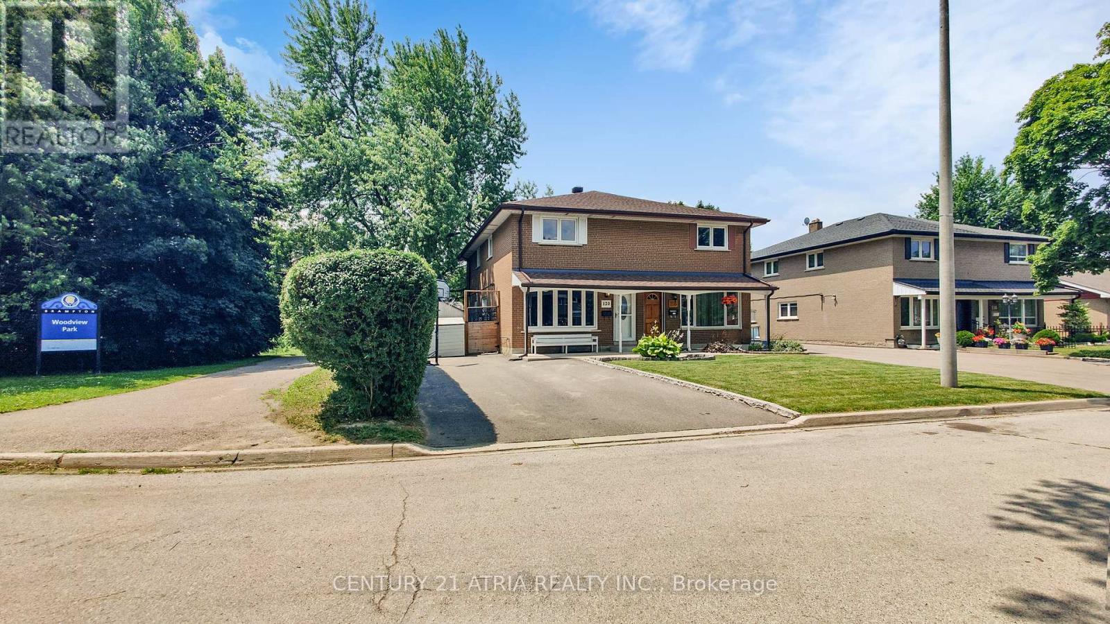 120 Corby Crescent Property Photo 1