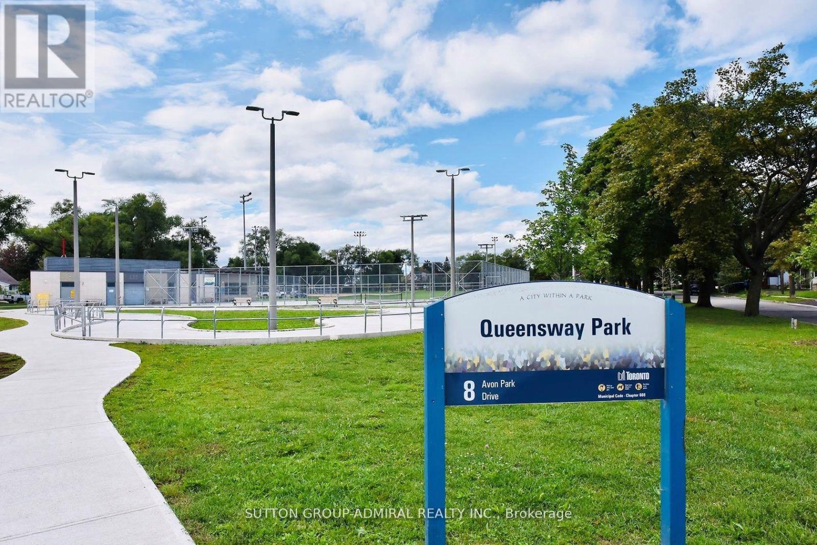 323 - 7 Smith Crescent Property Photo 1