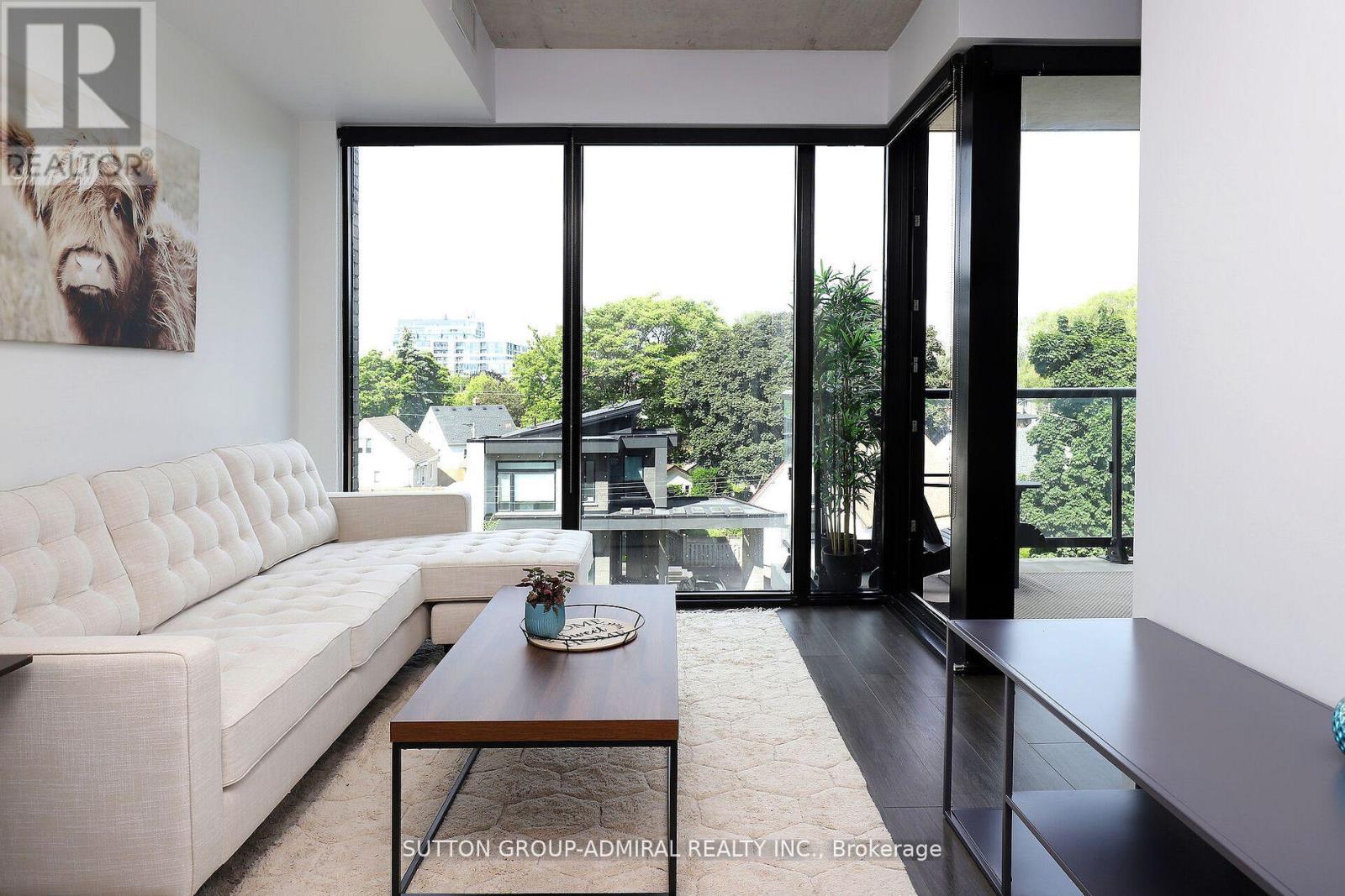 323 - 7 Smith Crescent Property Photo 3