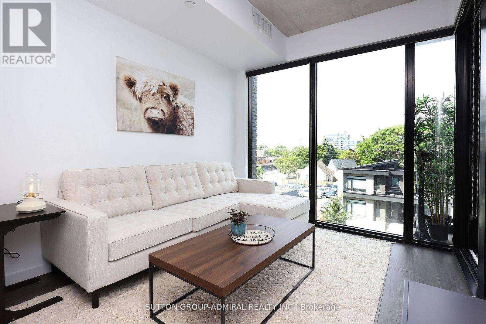 323 - 7 Smith Crescent Property Photo 4