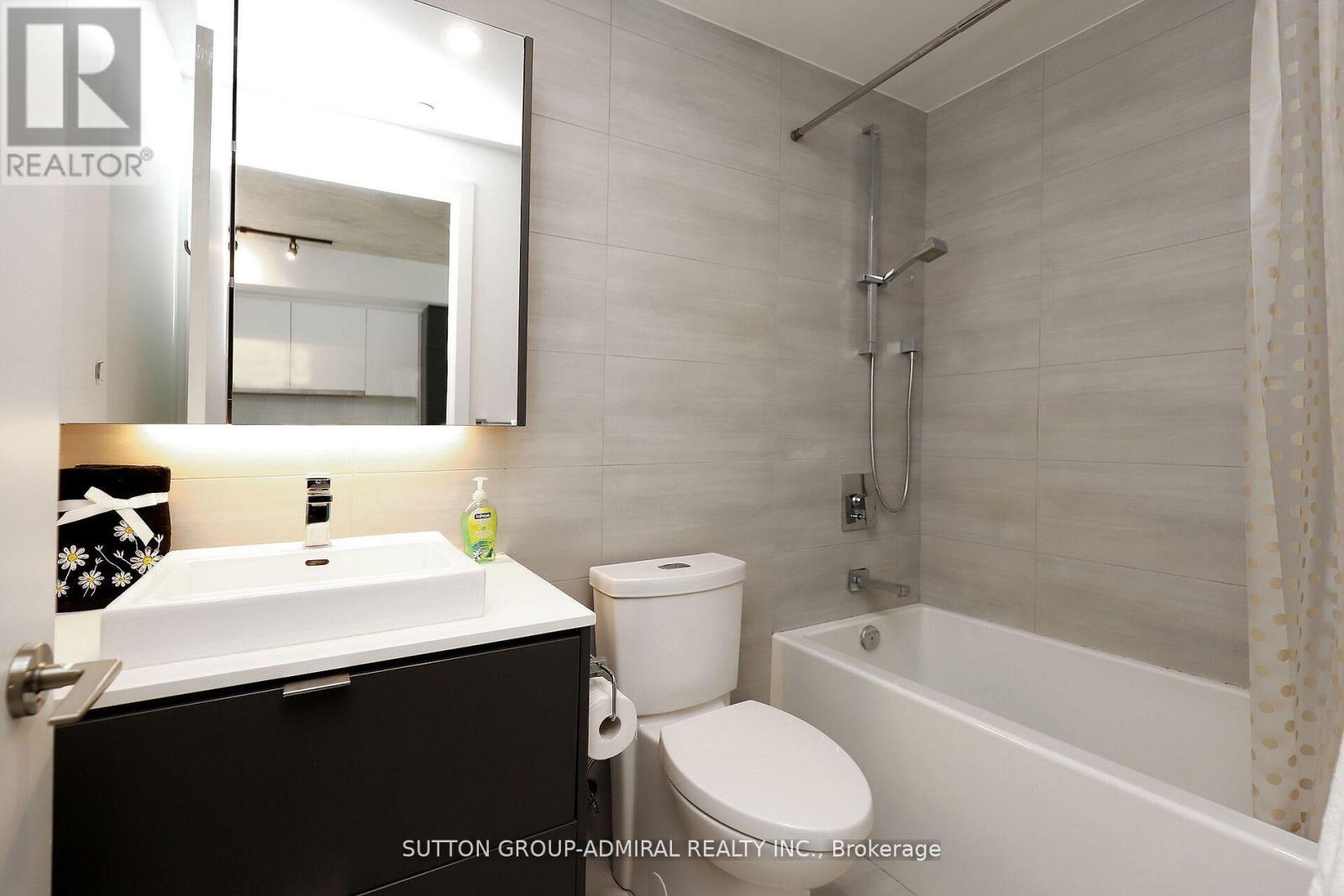 323 - 7 Smith Crescent Property Photo 8