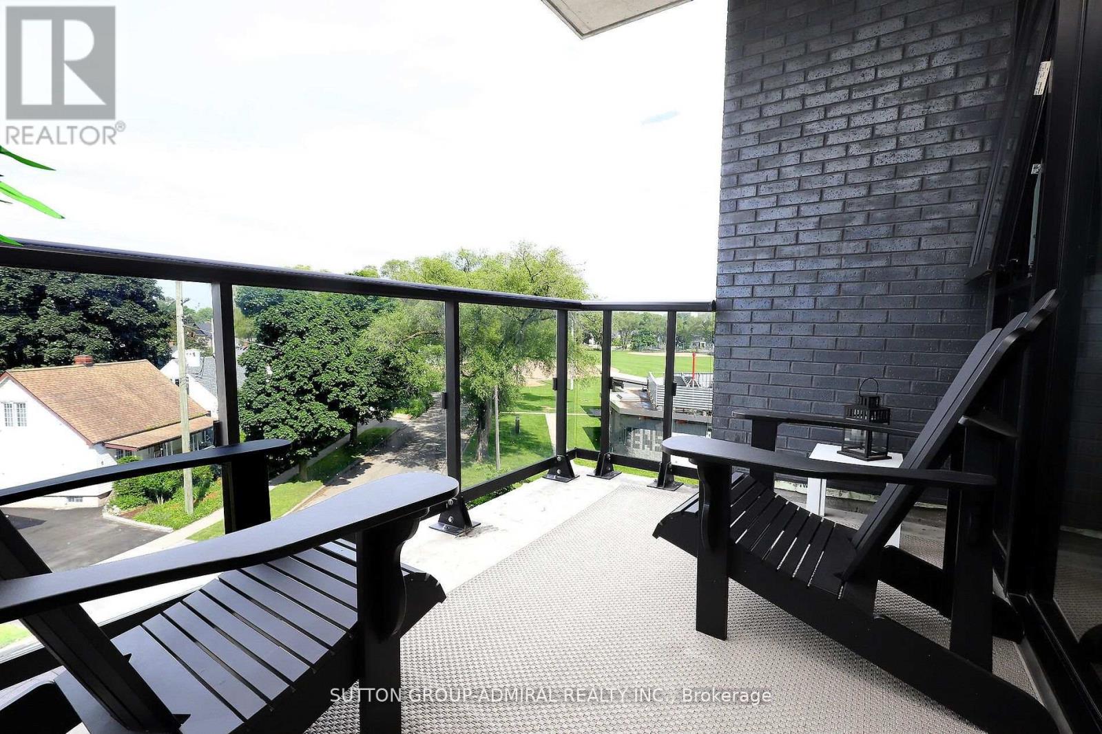 323 - 7 Smith Crescent Property Photo 9