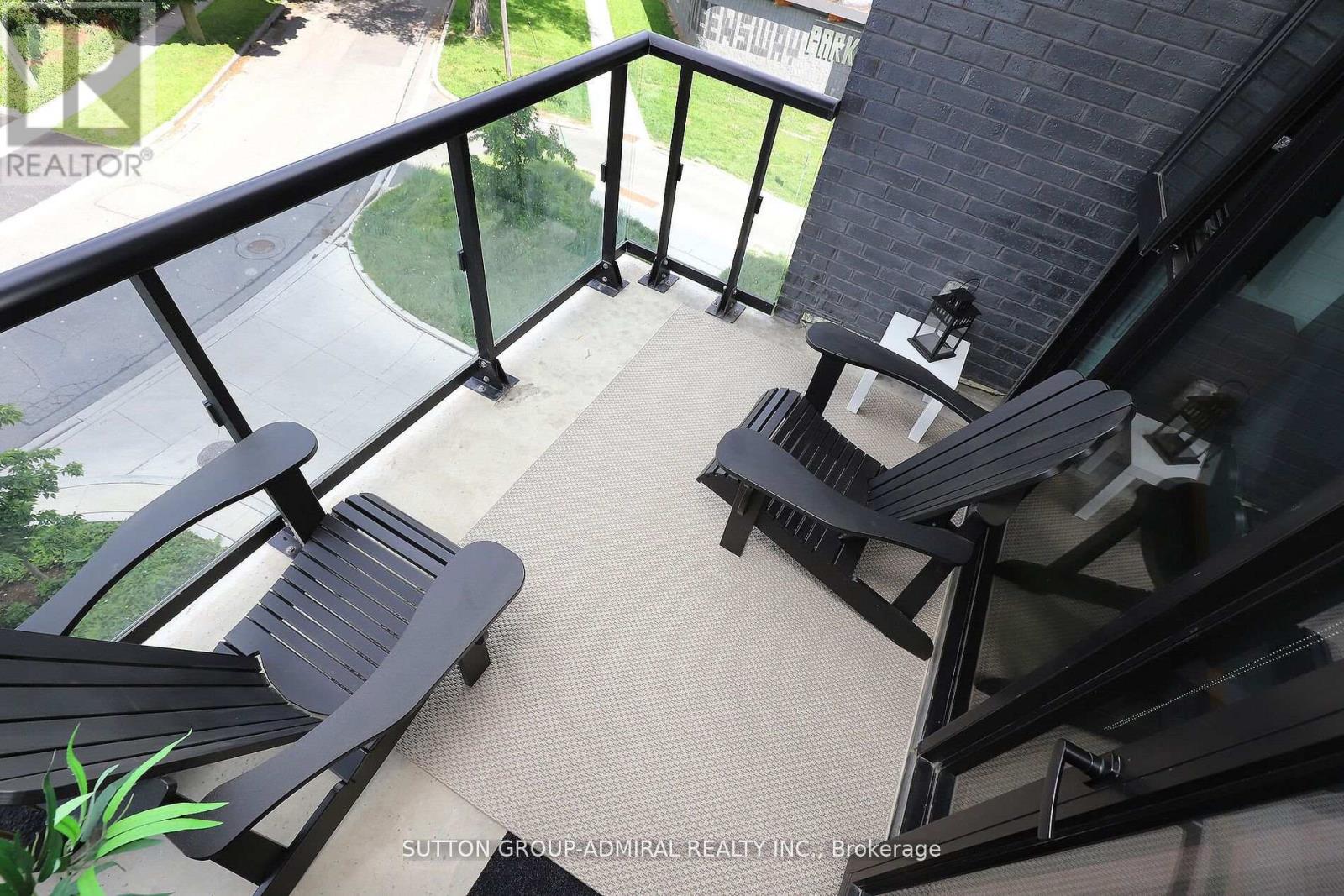 323 - 7 Smith Crescent Property Photo 10